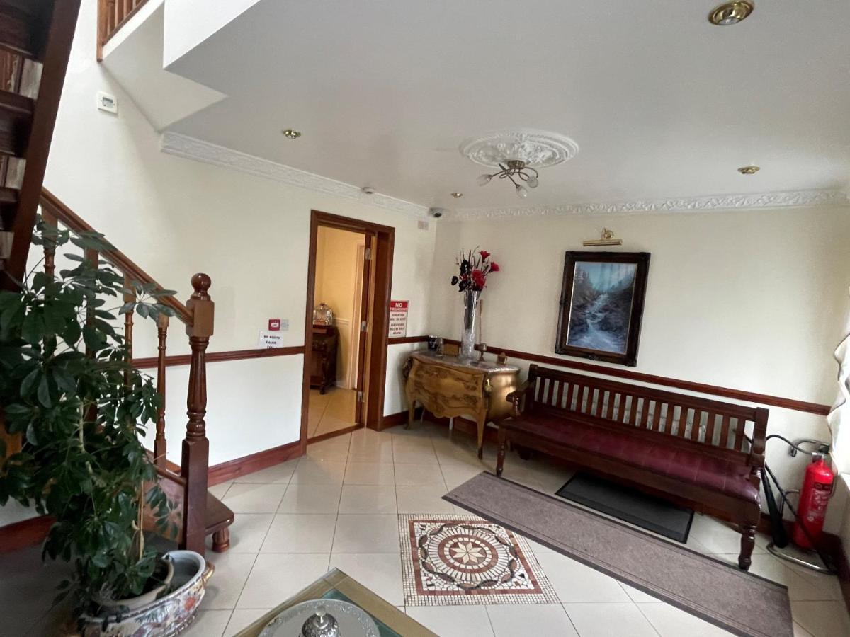 Goldendawn Guest House Citywest Exterior photo